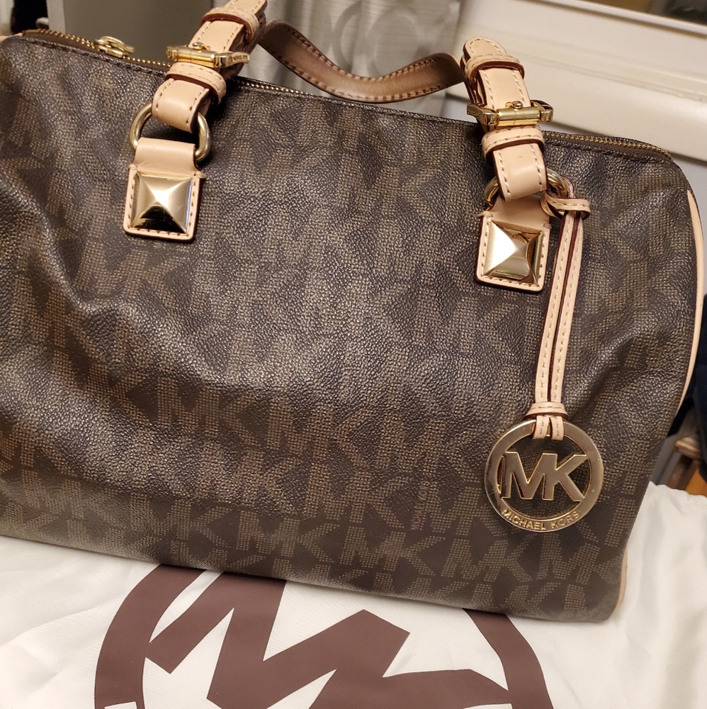 Michael Kors speedy bag